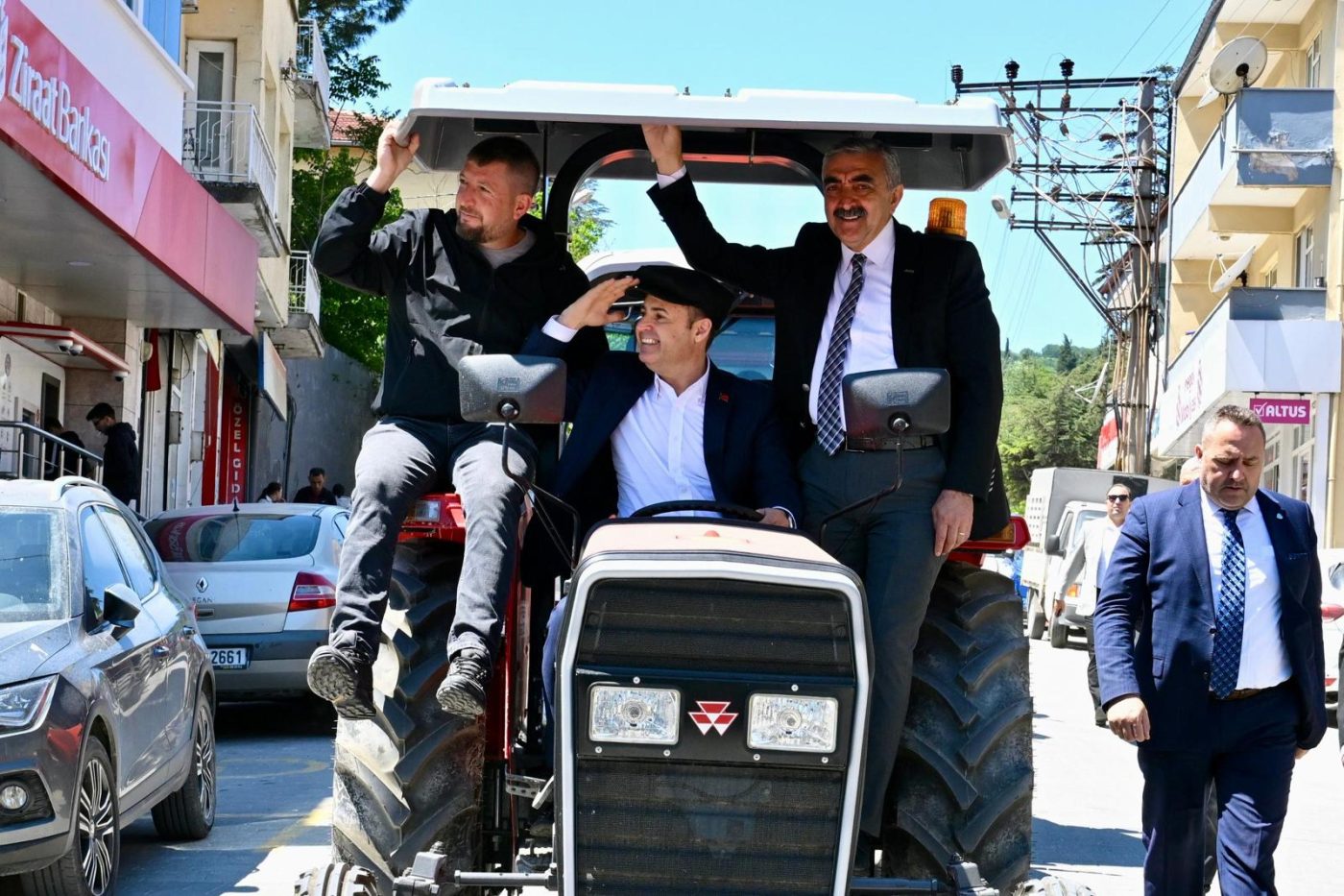 Büyükşehir Belediye Başkanı Ahmet Akın, 14 Mayıs Dünya Çiftçiler Günü’nde