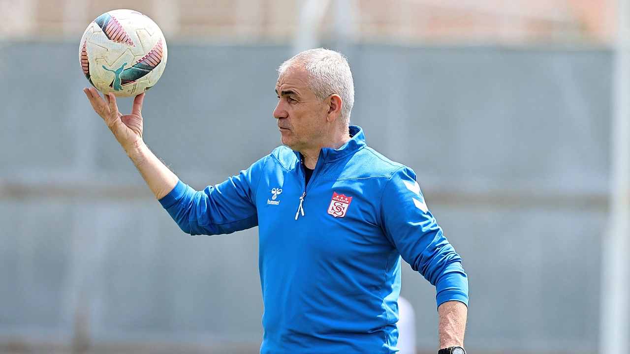 Sivasspor Teknik Direktörü Rıza Çalımbay, Trendyol Süper Lig’in 35. haftasında